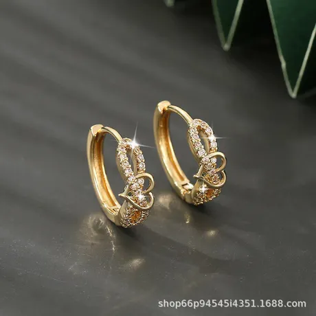 na_110_926443985716.jpg Gold Pave Twist Infinity Heart Huggie Earrings - 图片 1