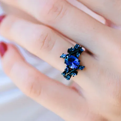 na_136_1038047046024.jpg Gothic Black Purple Blue Oval Cut Statement Ring - 图片 1