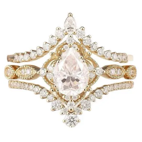 na_157_900191656965.jpg Vintage Milgrain Pear Halo Crown Wedding Ring Set - 图片 1