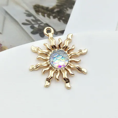 na_187_854714611314.jpg Move My Way 18k Gold Plated Sun Amulet Charm - 图片 1