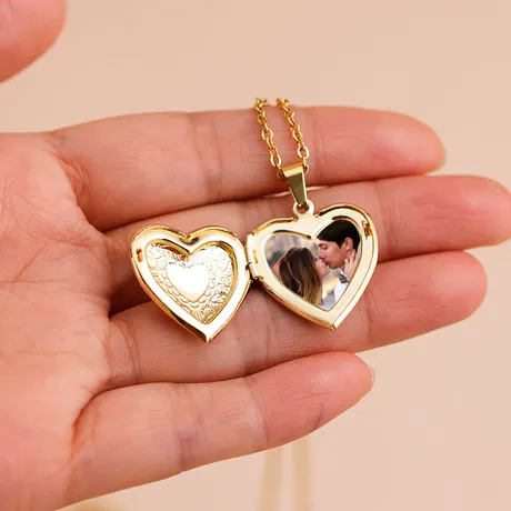 nk6_215_758410882295.jpg Personalized Gold Angel Wings Heart Photo Necklace - 图片 1