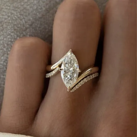 rg6_178_945682757210.jpg Parallel Meet Two Tone Bypass Marquise Engagement Ring - 图片 1