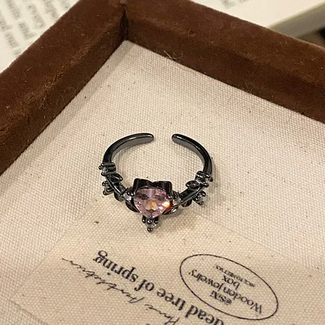 rg9_244_970252653106.jpg Gothic Bat Wing Black Thorn Purple Statement Ring - 图片 1